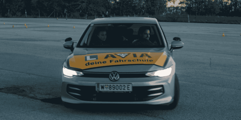 Header Vorlage Website 2200 x 1100 px Social Media Agentur Wien Hypehunters